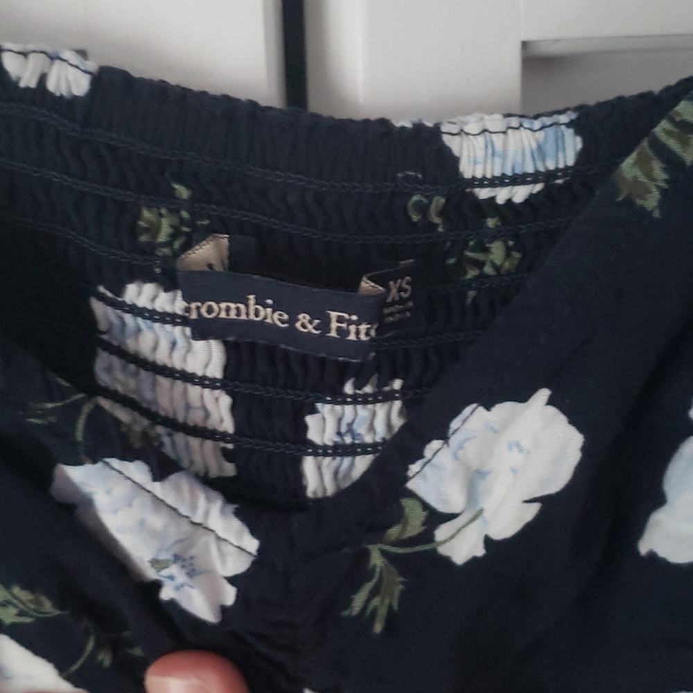 A&F Ruffle Cami - Picture 2 of 3